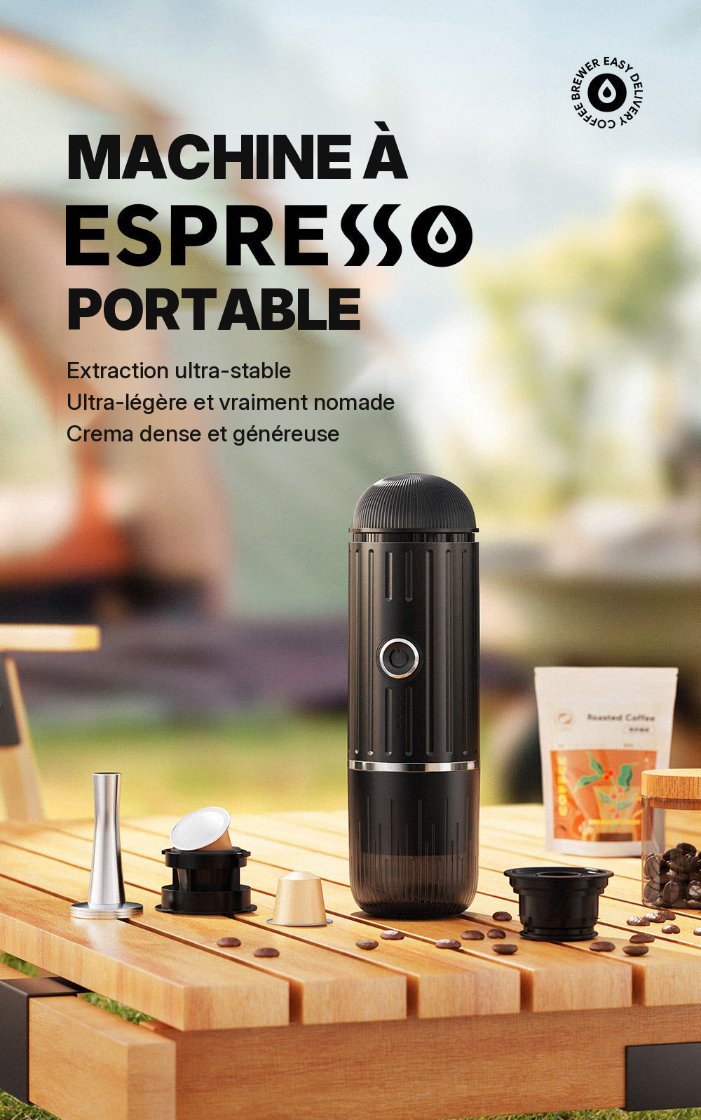 Machine à espresso portable VESPRA V1 posée sur une table en bois, en extérieur